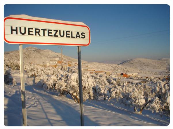Cartel del pueblo nevado